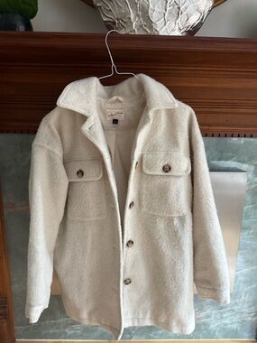 Universal Thread Cream Lightweight Shacket Jacket for Women